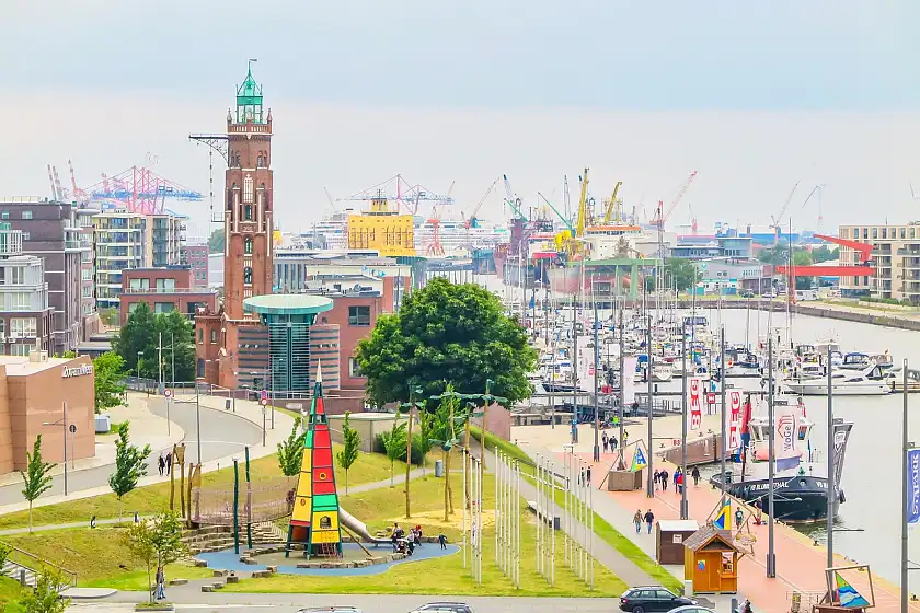 Luftbildaufnahme vom Neuen Hafen in Bremerhaven