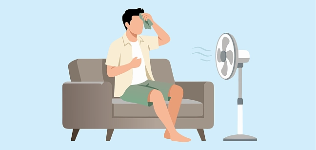 Gezeichnet ist ein Mann, der von der Sonne erschöpft auf dem Sofa vor einem Ventilator sitzt und sich einen kühlenden Lappen an die Stirn hält.